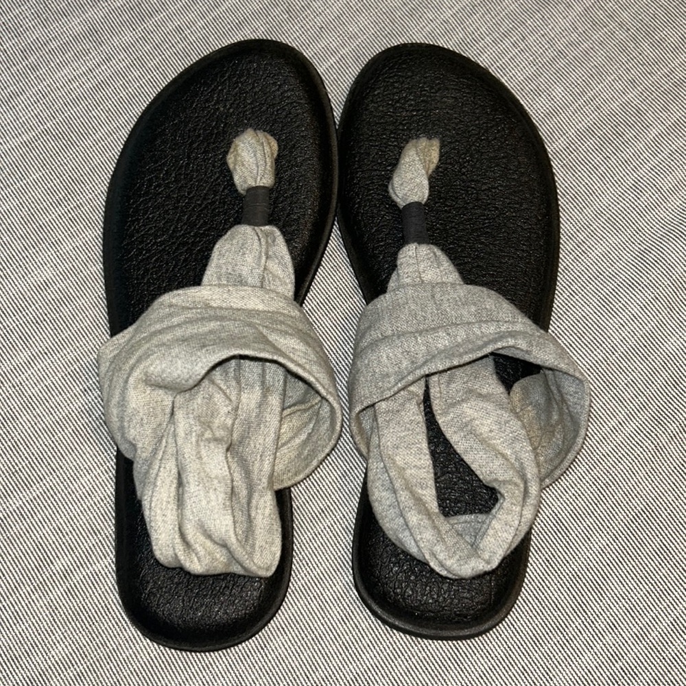 Sanuk yoga sandals